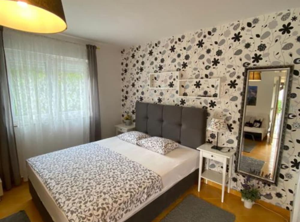 Studio (Studio Apartment with Balcony)