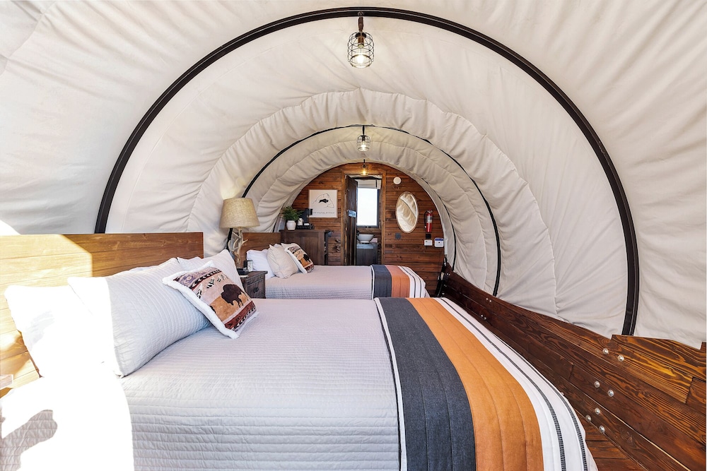 Standard Cabin, 2 Queen Beds, Patio, Mountain View photo 2