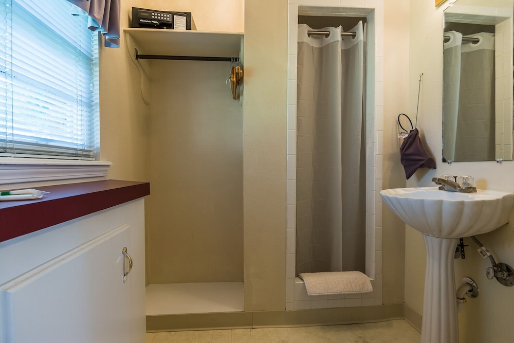 Standard Room (206-207) photo 2