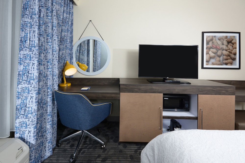 Room, 1 King Bed, Accessible (Hearing) photo 2