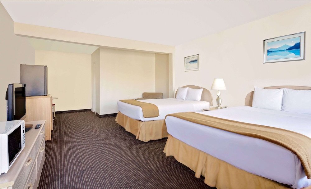 Room, 2 Queen Beds - Photo 1