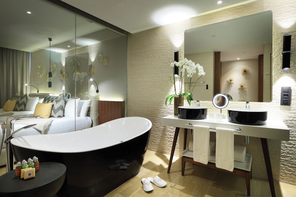 Loft Suite Jacuzzi Terrace thumbnail 5