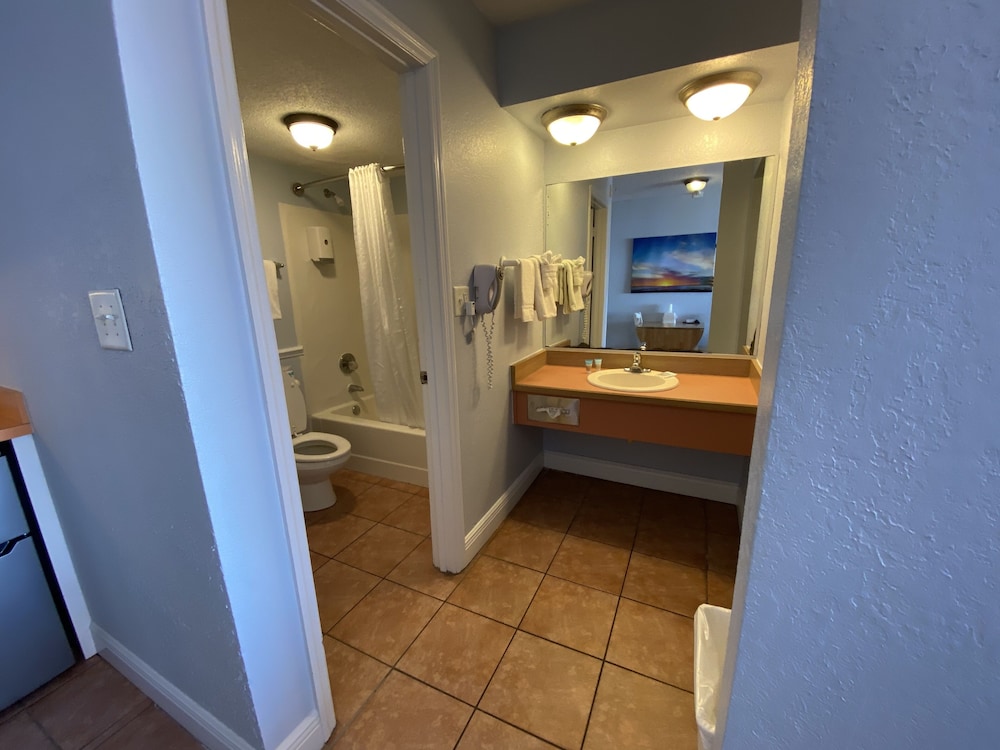 Standard Room, 2 Queen Beds, Kitchenette, Ocean View photo 2
