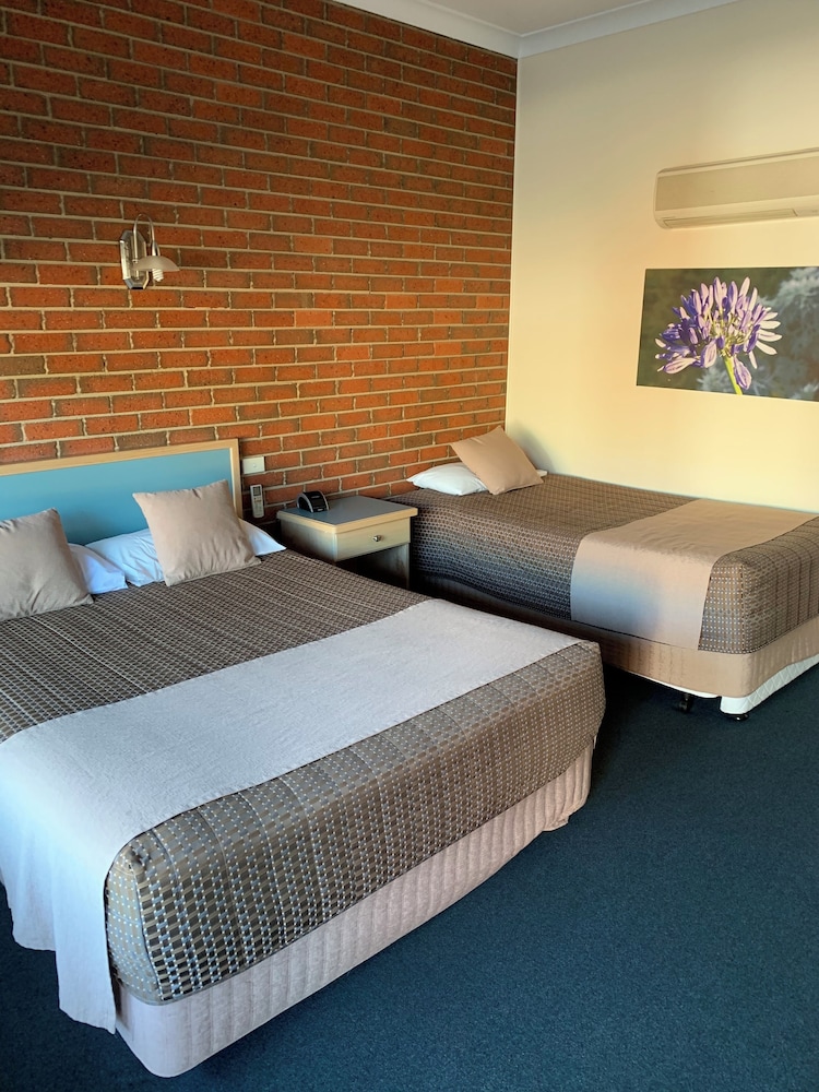 Superior Single/Double/Twin Room