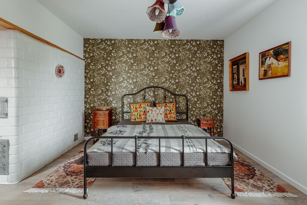 House, 3 Bedrooms, 2 Bathrooms, Garden View photo 3