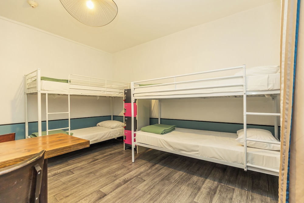 Bed in 8-Bed Dormitory Room photo 3