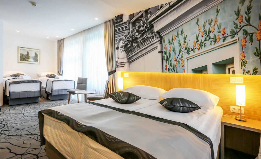 Superior Double or Twin Room, City View photo 3