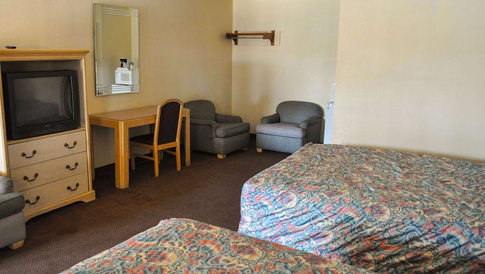 Room, 2 Double Beds, Non Smoking - Photo 3