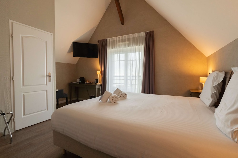 Superior Room, 1 King Bed, Non Smoking, Sea View (Twin bed on request;with Extra Bed) - Photo 4