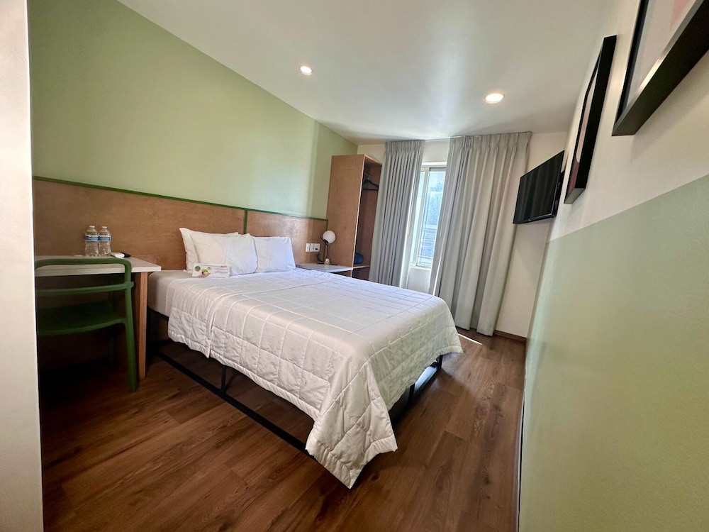 Comfort Room, 1 Queen Bed