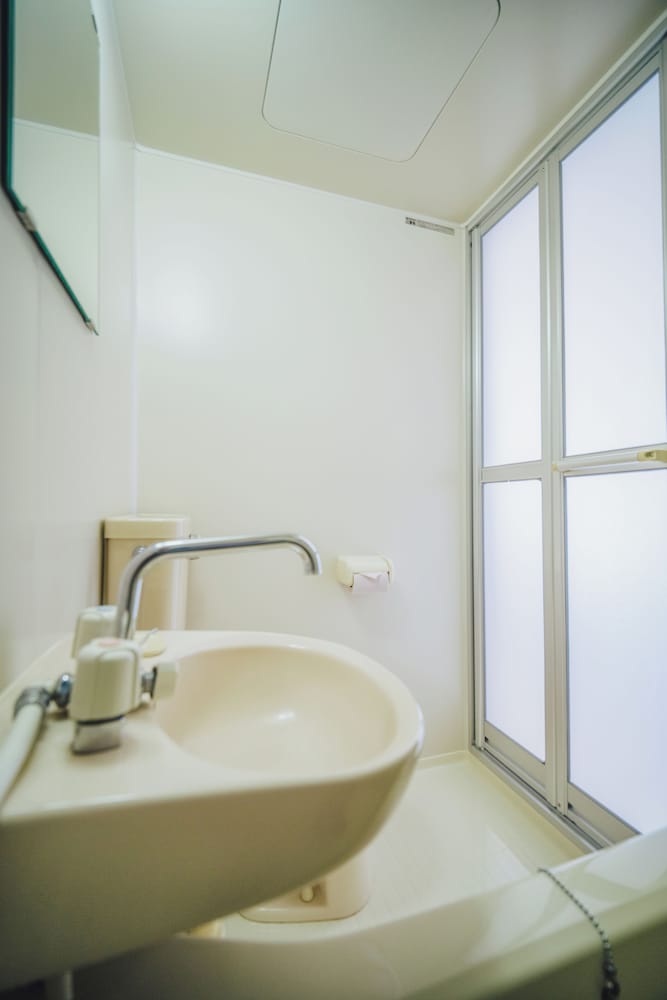 Deluxe Twin Room, 2 Twin Beds, Balcony, Partial Sea View photo 2