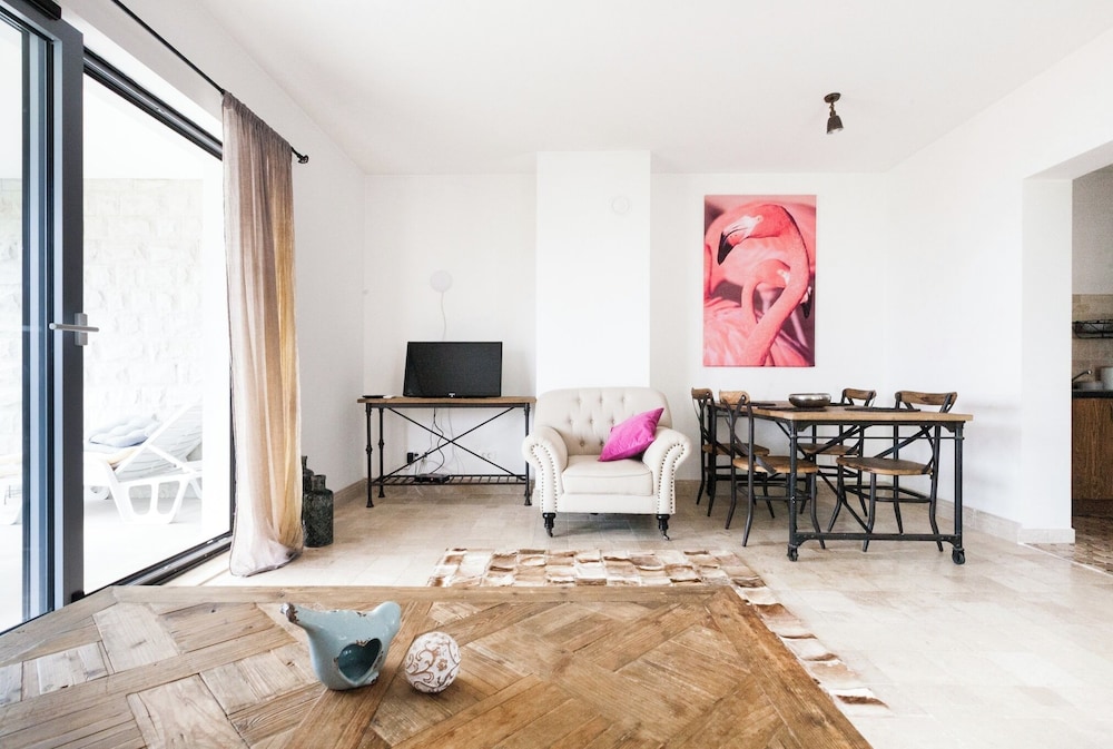 Family Apartment, 2 Bedrooms, Sea View photo 2