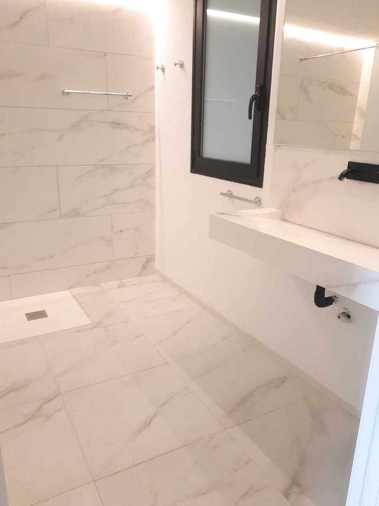 Superior Studio, Accessible, Ensuite - Photo 6