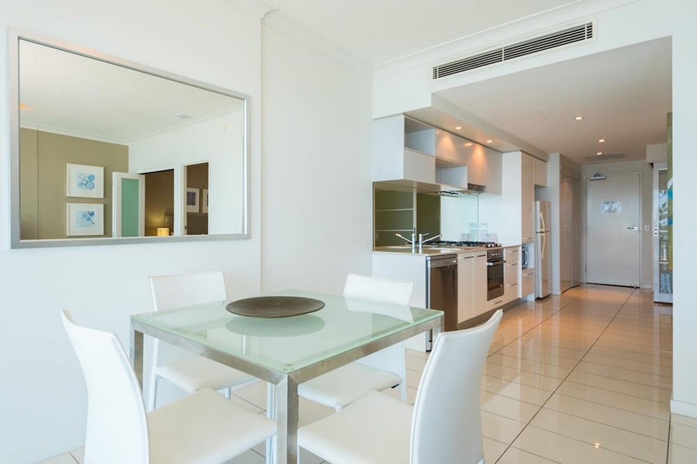1 Bedroom + Study, Broadwater View thumbnail 5