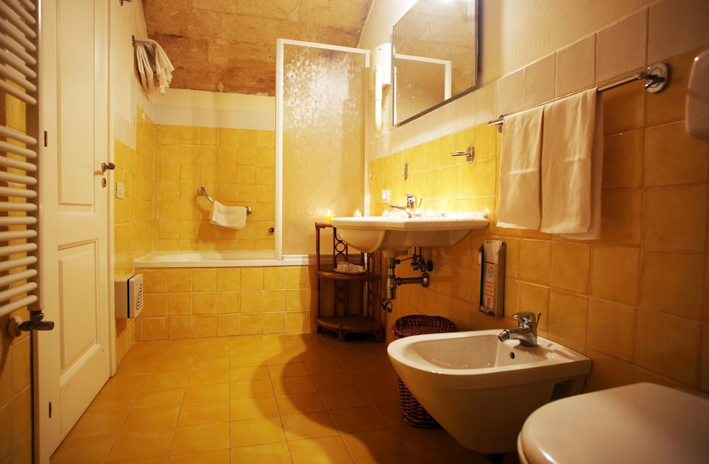 Junior Suite, Balcony, City View - Photo 3