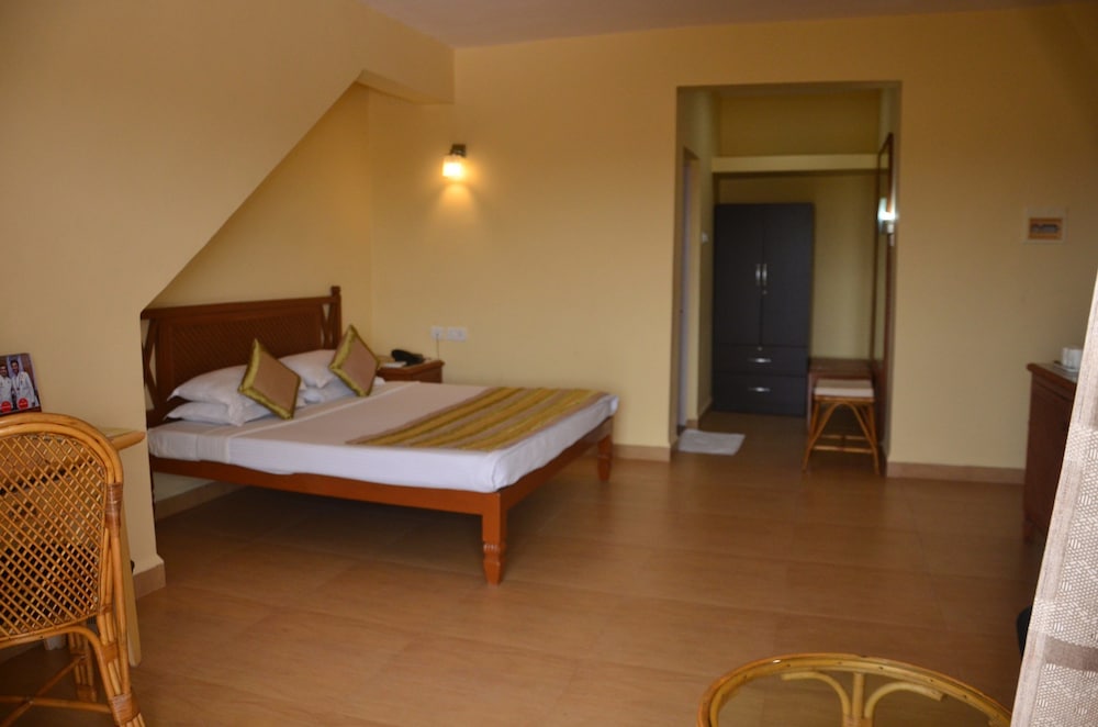 Deluxe Room, 1 King Bed photo 2