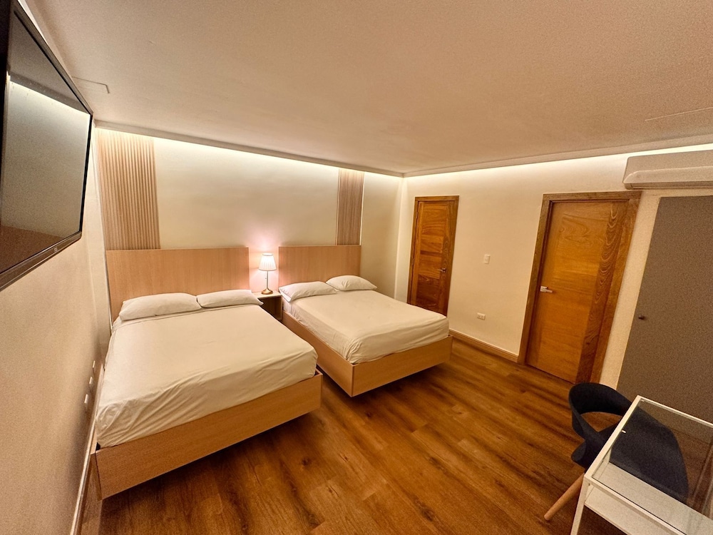 Quadruple Room - Photo 1