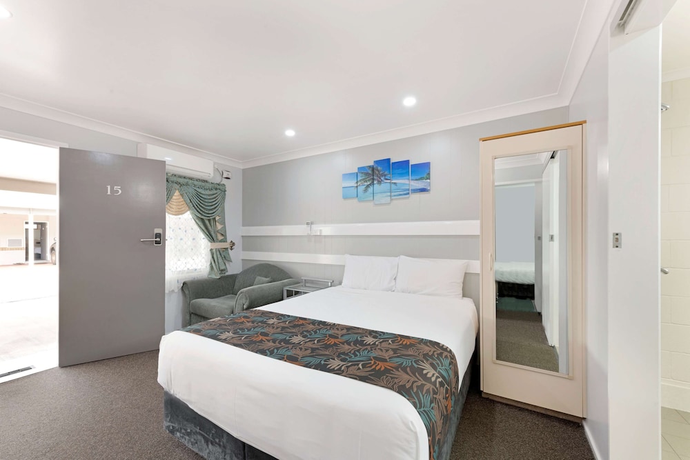 Family Room, 2 Queen Beds, Non Smoking photo 1