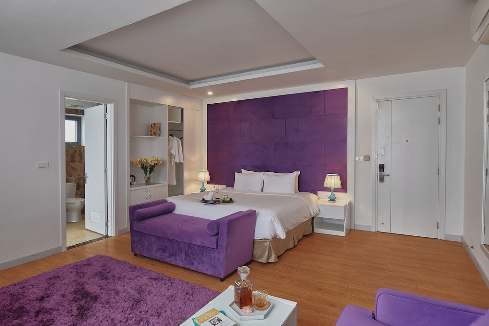 Signature Suite, 1 Bedroom, Bathtub, Executive Level photo 3