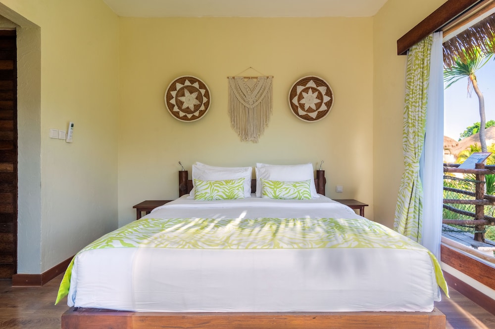 Tembo Family Suite + Bali Safari Entrance & Safari Journey