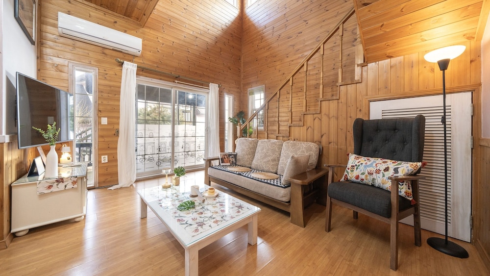 Basic Room, 3 Bedrooms (Maronnier)