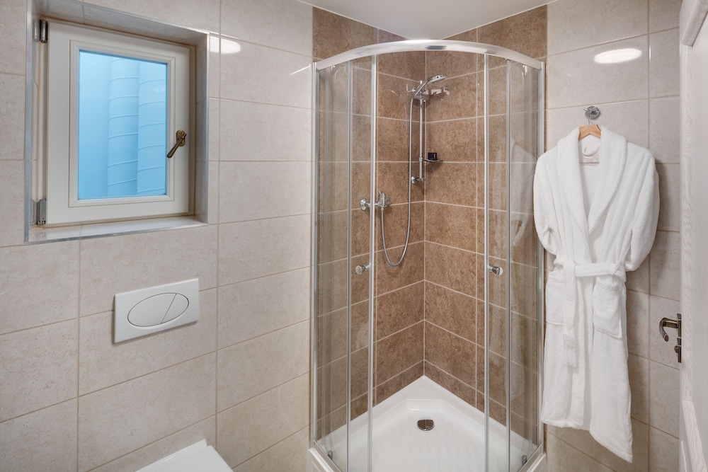 Deluxe Suite photo 3