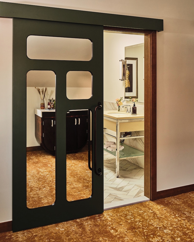 Suite (LoDo)