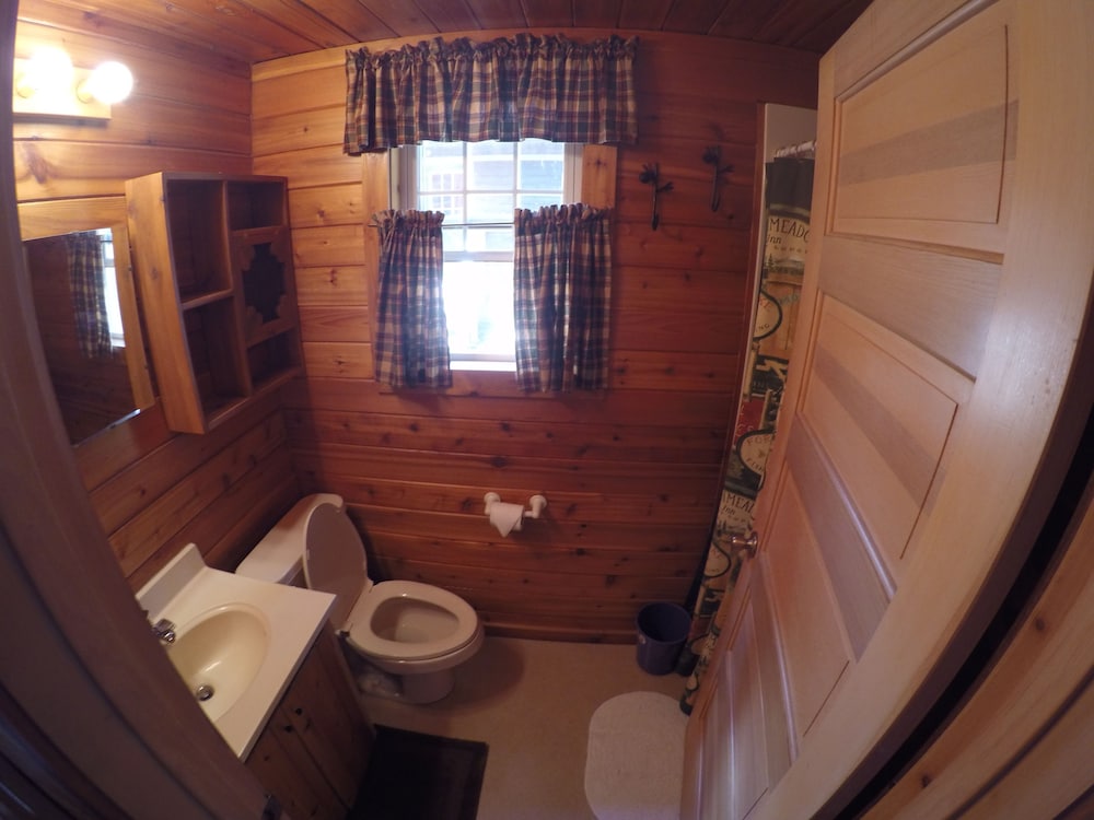 Cabin, 3 Bedrooms, Lake View (Ashwood) photo 3