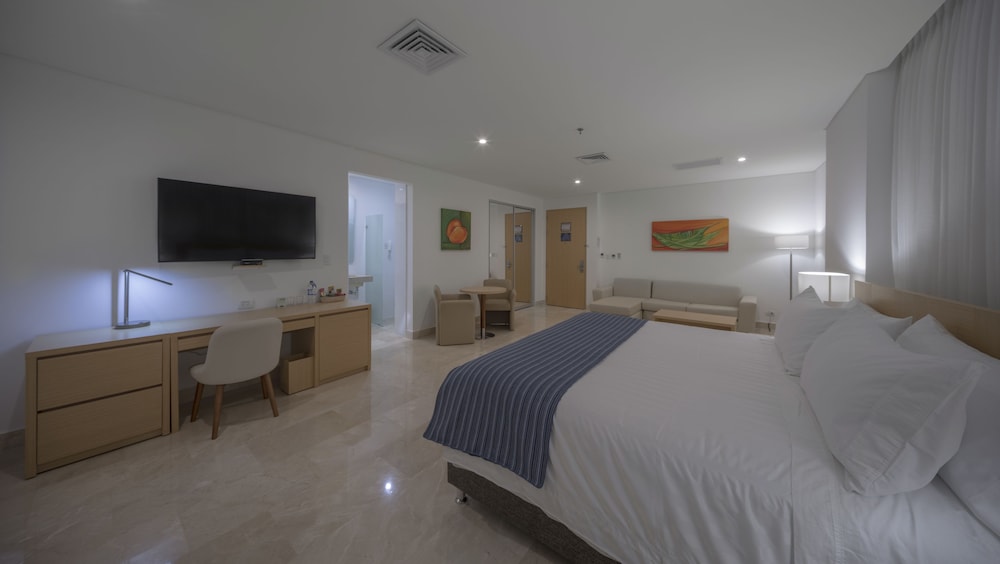 Suite - Photo 3