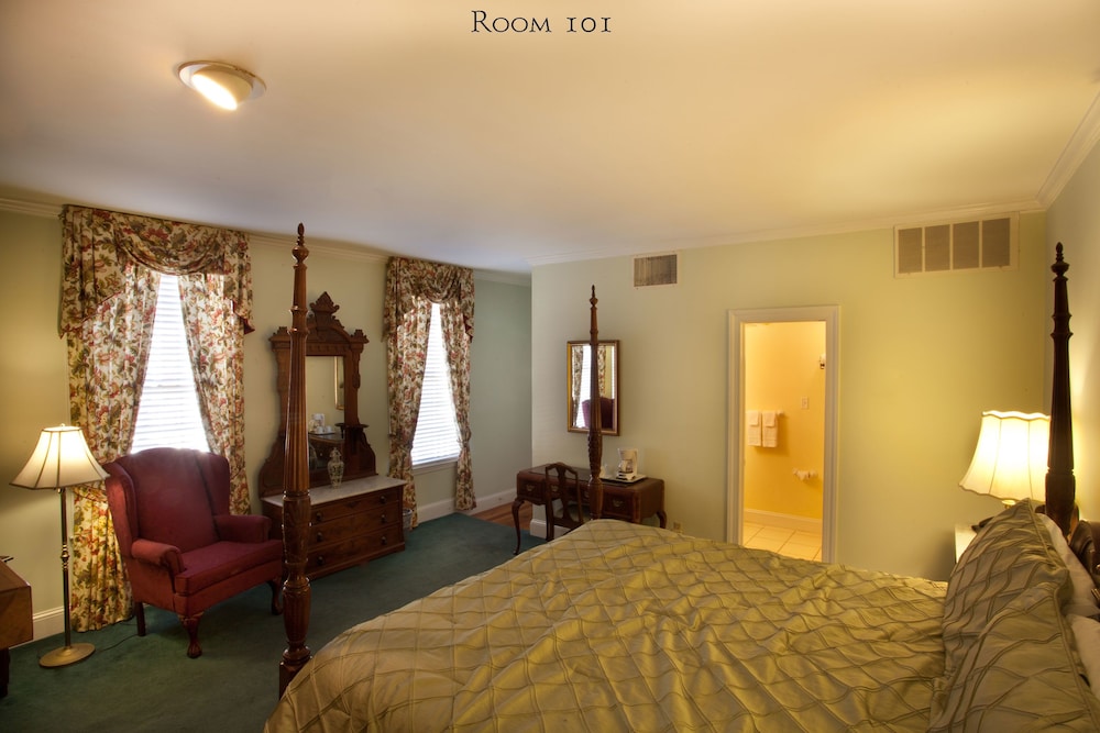 Room, 1 King Bed (101), Stairs Required