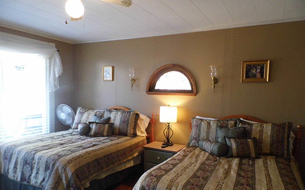 Room, 2 Double Beds photo 1