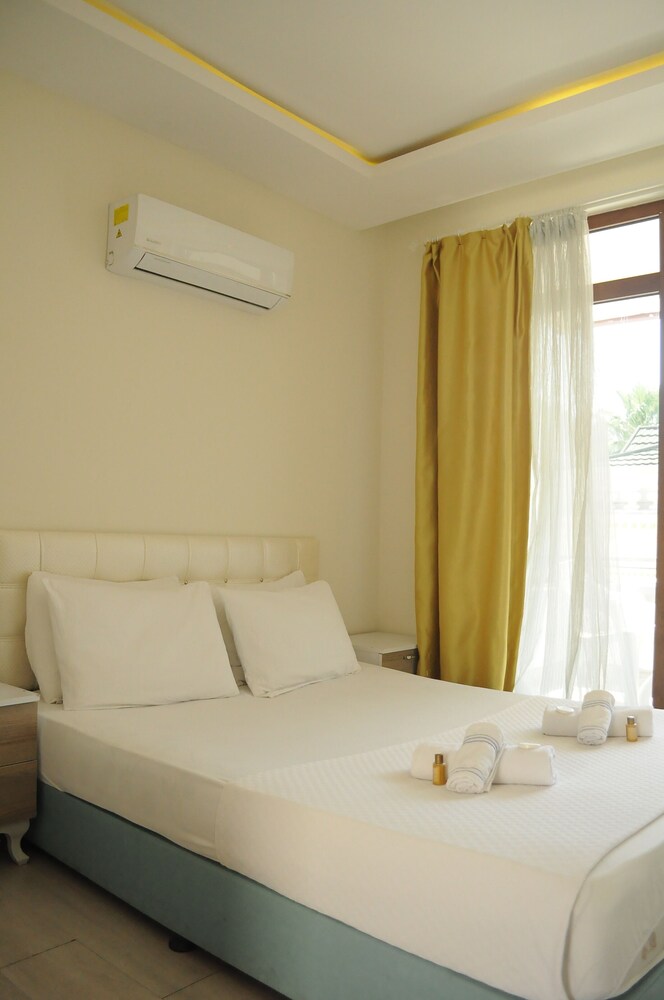 Deluxe Room, 1 Bedroom, Balcony photo 3