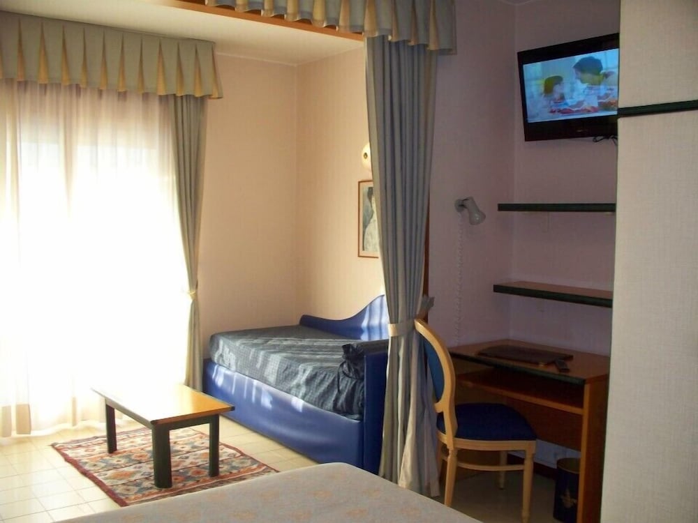 Junior Suite, Partial Sea View photo 2
