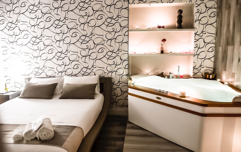 Comfort Suite, 2 Bedrooms, Jetted Tub