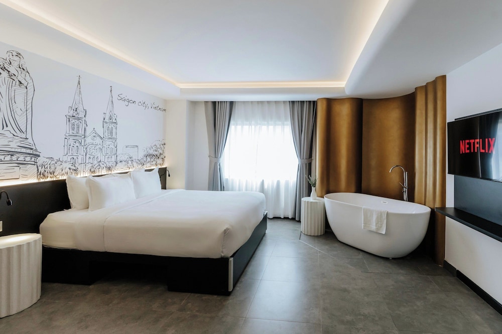 Deluxe Suite, 1 King Bed photo 2