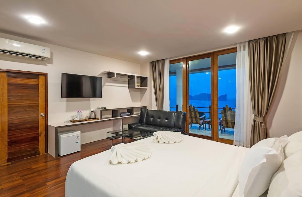 Deluxe Ocean Room, Panorama View - Photo 9