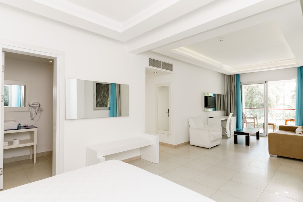 Comfort Suite photo 3