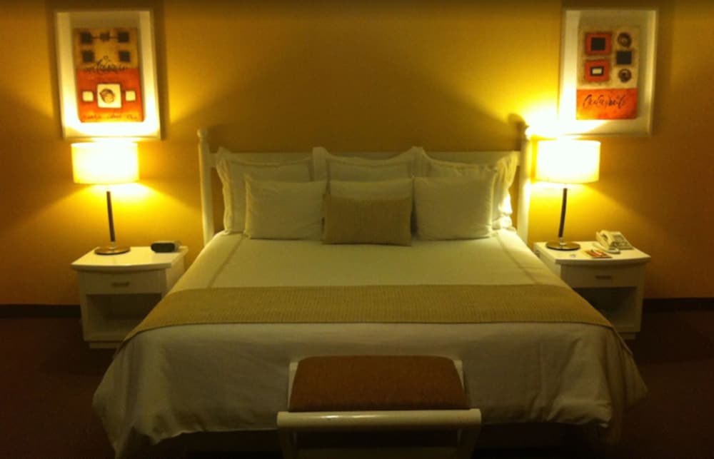 Standard Room, 1 King Bed - Photo 2
