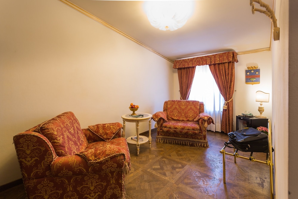 Junior Suite Tosca with balcony - Photo 1