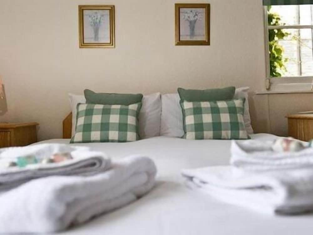 Triple Room, Ensuite photo 1