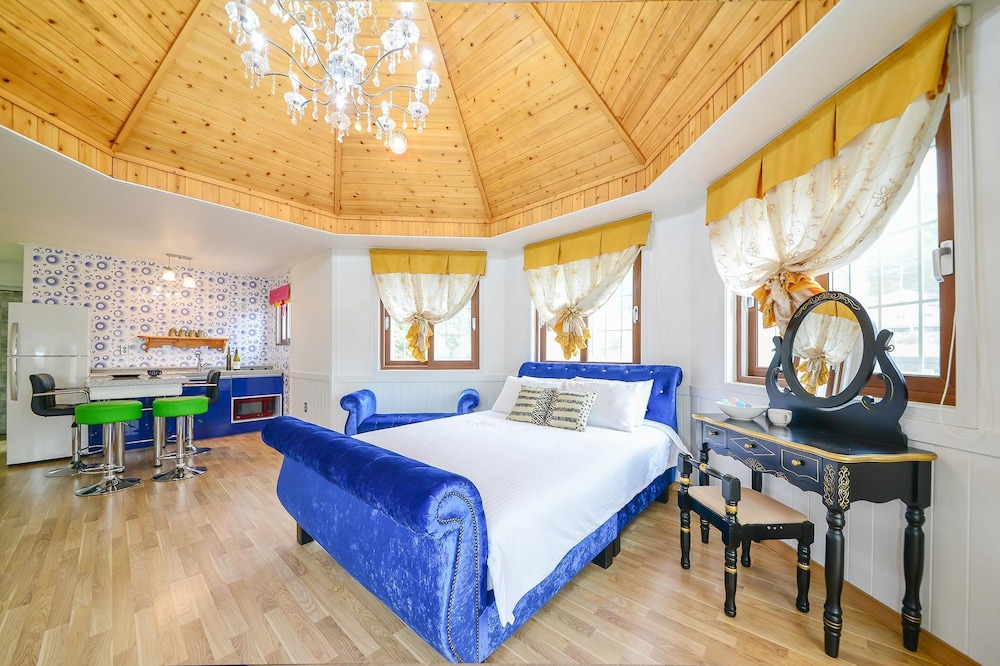 Basic Room, 1 Bedroom (Phuket) - Photo 4