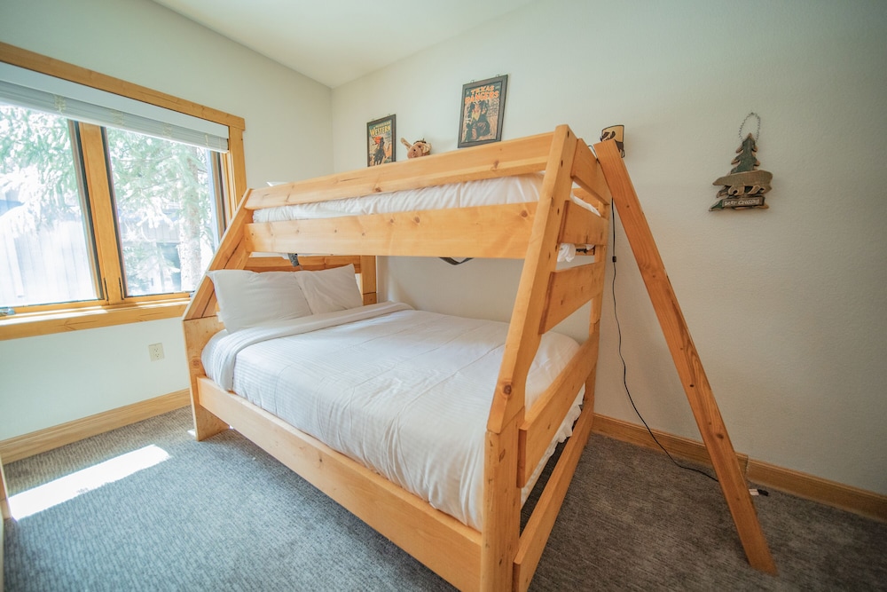 Premier Condo, 3 Bedrooms, Hot Tub, Resort View (Chateaux DuMont2704)