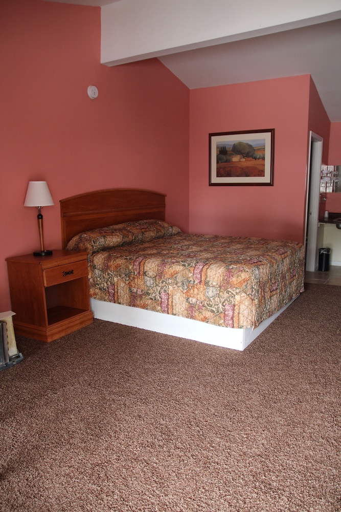 Standard Room, 1 King Bed, Non Smoking photo 2