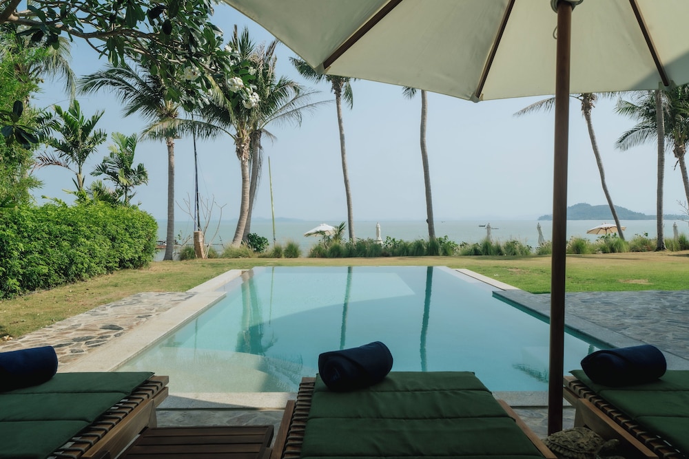 Grand Villa, 2 Bedrooms, Private Pool, Beachfront (Lux) - Photo 5
