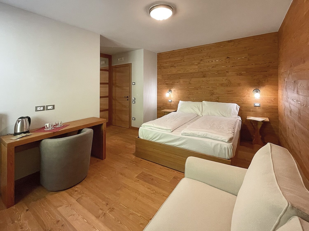 Standard Double Room, 1 Queen Bed with Sofa bed, Accessible photo 1
