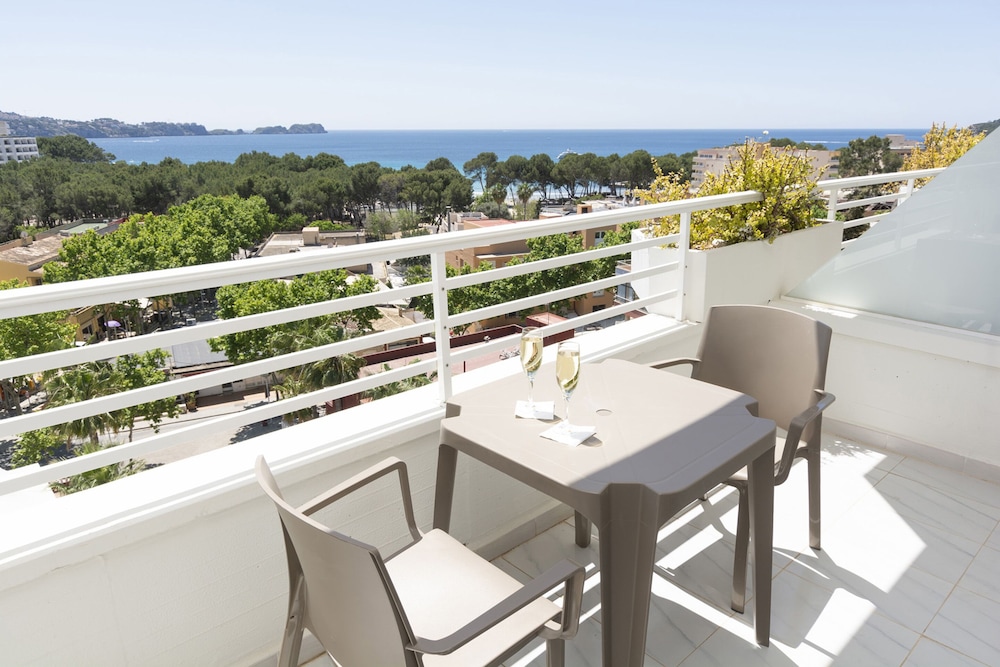 Habitación Doble con Vista al Mar (3 Adultos)