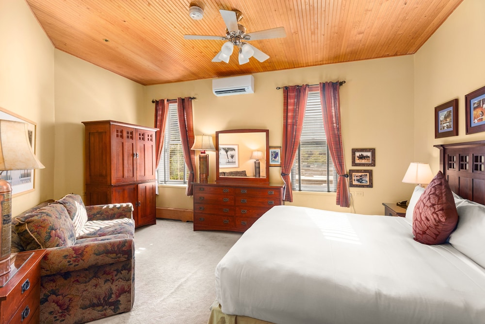Deluxe Room, Mountain View (308)