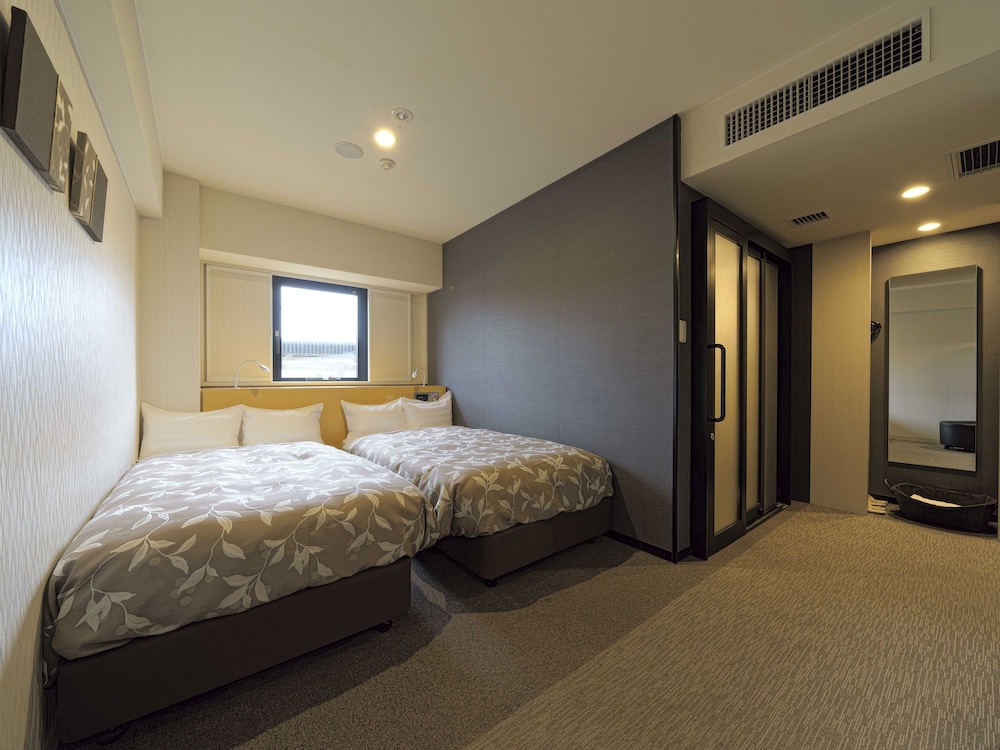 Universal Twin Room - Photo 2