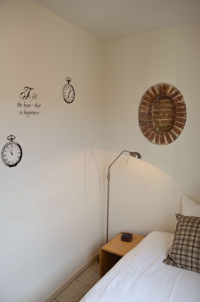 Single Room (small)