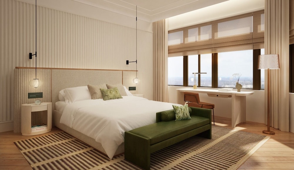 Club Level Grand 2br Suite + Balcony photo 2